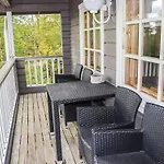 Hallanhelmi A Paritalo By Interhome