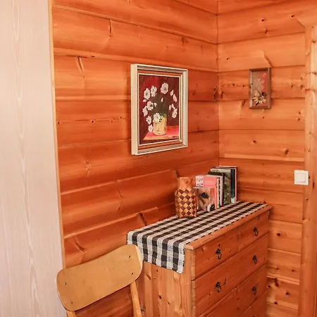 Hallanhelmi A Paritalo By Interhome